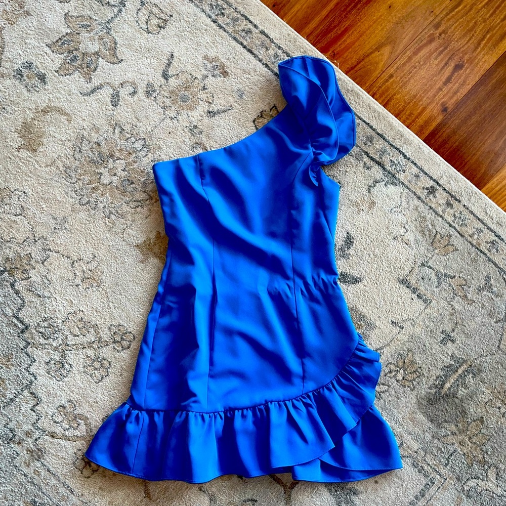 Super cute blue one shoulder dress!